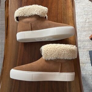 Women’s UGG Lynus Sneaker Boots Suede Size 8